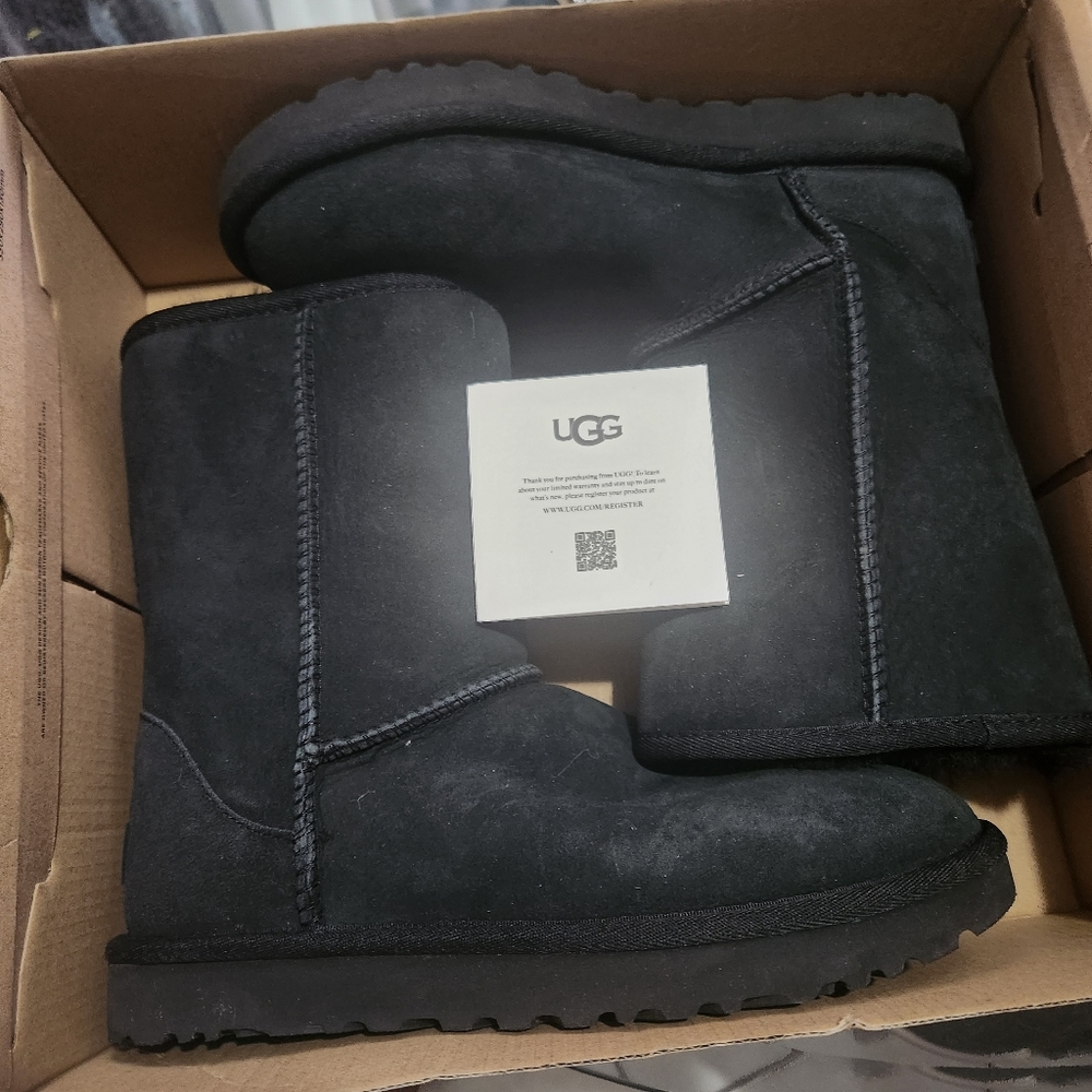 Ugg woman size 8